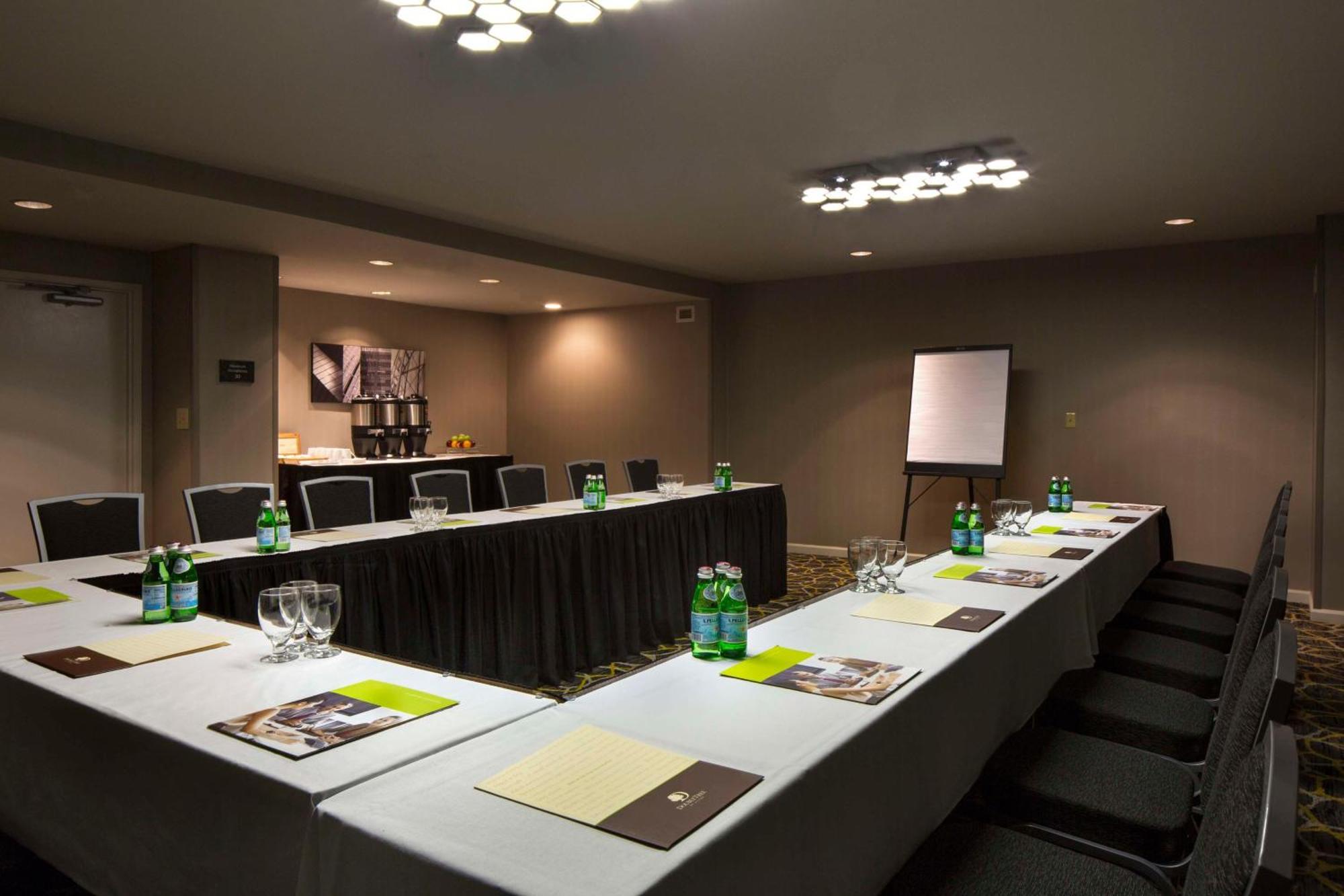Doubletree By Hilton Newark-Fremont Hotell Eksteriør bilde